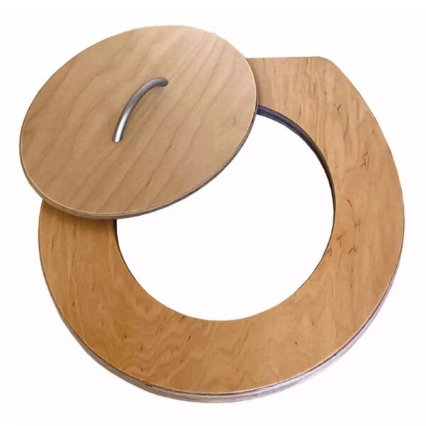 Holzsitz mit Deckel offen