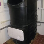 Kompostierbehälter Clivus Multrum M150 im Wohnhaus