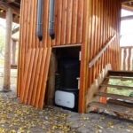 Kompostierbehälter Clivus Multrum M150 eingebaut Rückseite