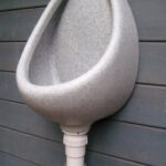 TC Trocken-Urinal "Urinus" mit Geruchsverschluß Ansicht von schräg vorn