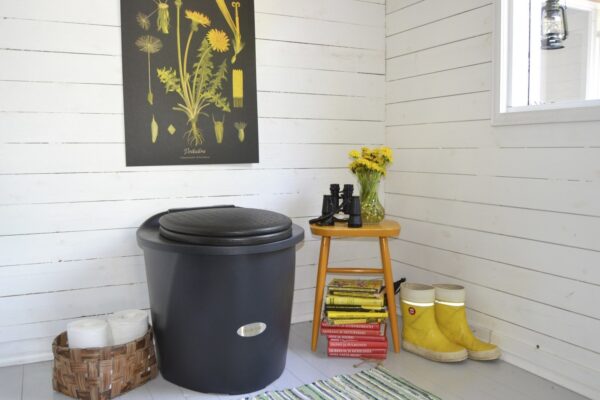 Trockentrenntoilette Biolan Simplett Live im Innenraum